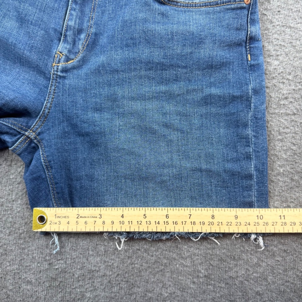 H&M Divided Denim Shorts Women's 8 Blue Distressed Raw Hem Mid Rise 0317106 4 - Picture 6 of 10